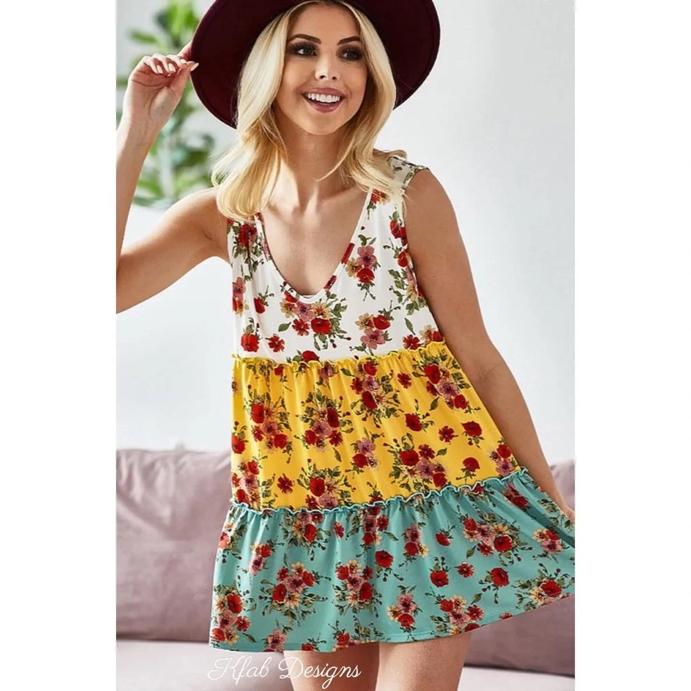 ❤️LAST 1! V Neck Soft Jersey Knit Floral Color Block Tiered Ruffle Top! - Picture 2 of 16